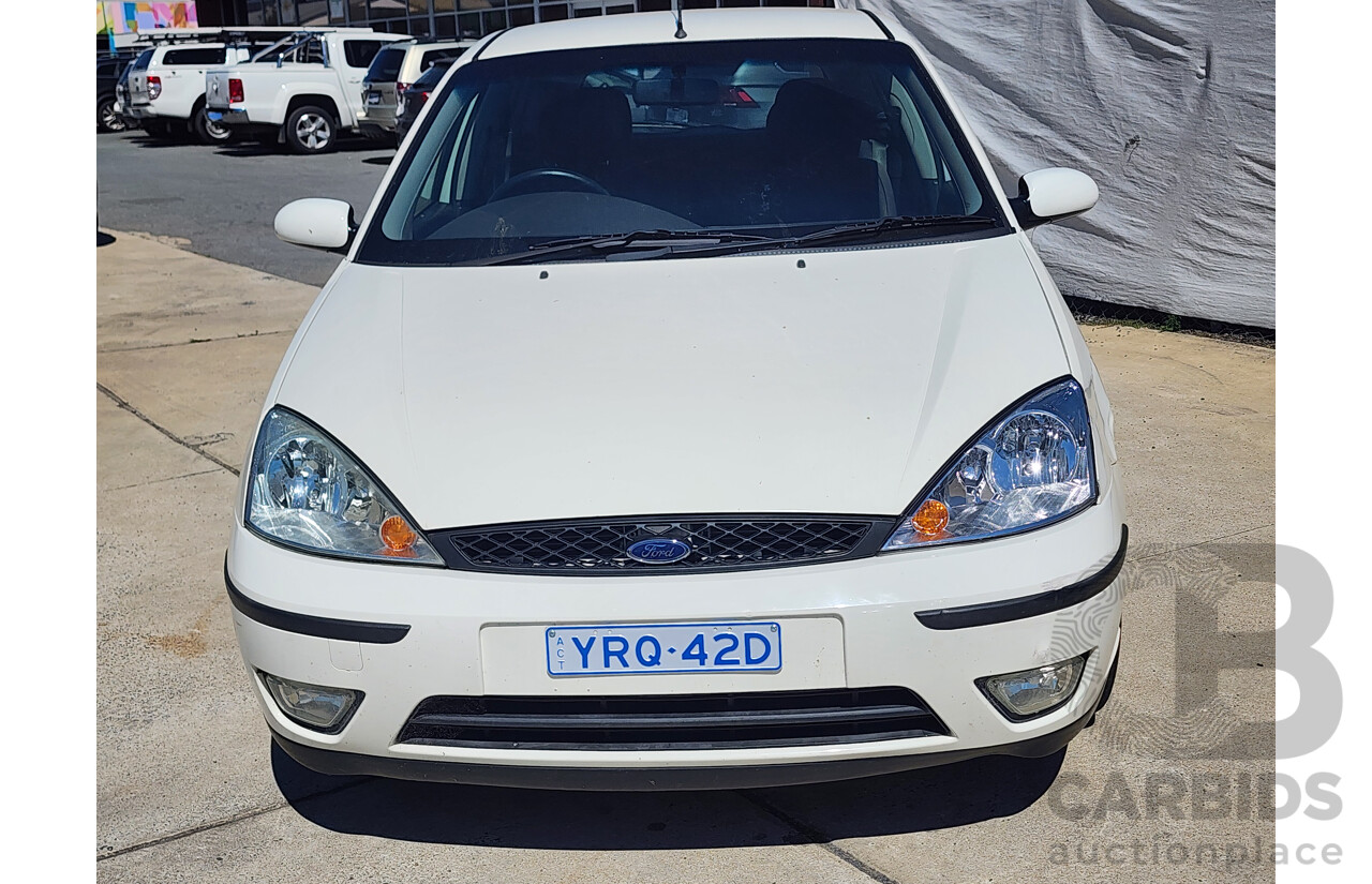 9/2004 Ford Focus SR LR 5d Hatchback White 2.0L