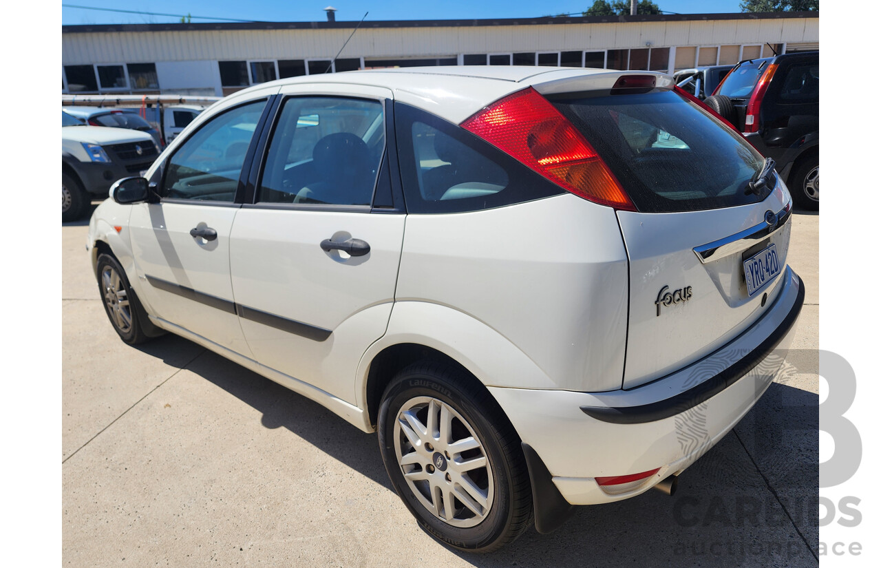 9/2004 Ford Focus SR LR 5d Hatchback White 2.0L