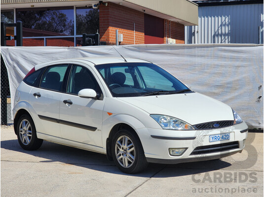 9/2004 Ford Focus SR LR 5d Hatchback White 2.0L