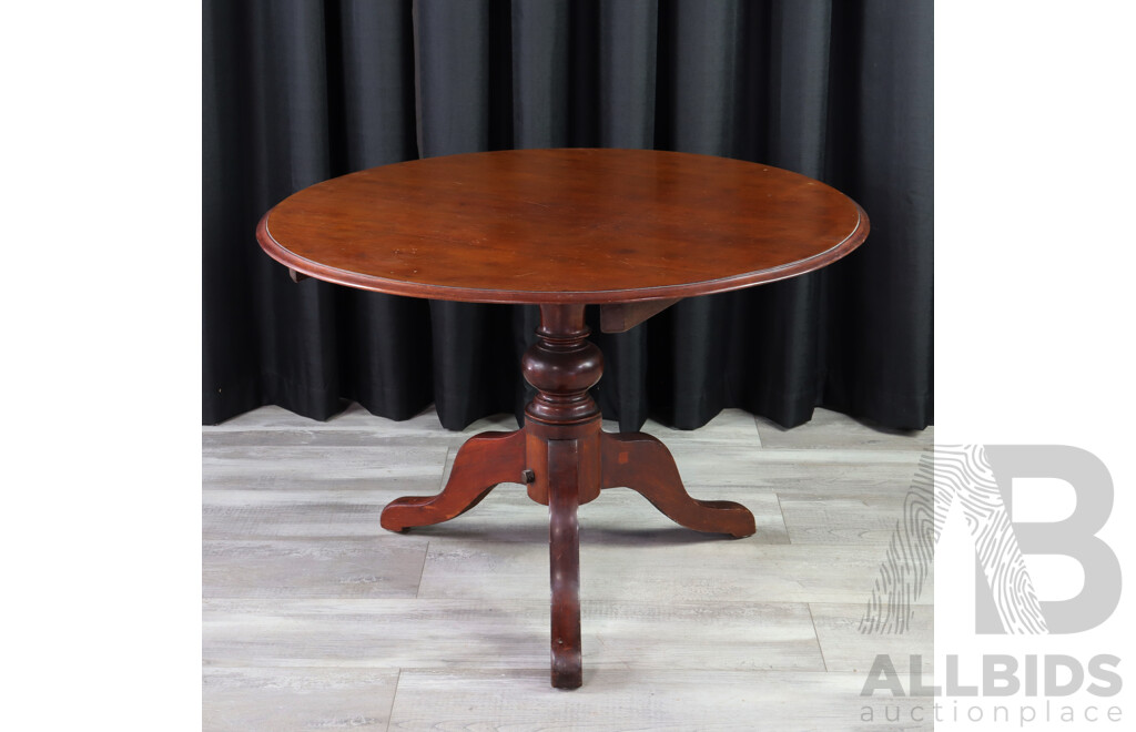 Cedar Single Pedestal Breakfast Table