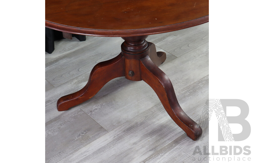 Cedar Single Pedestal Breakfast Table