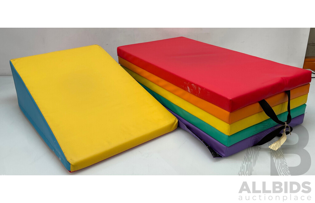 Fold Out Multi Coloured Play Mat and Padded Ramp