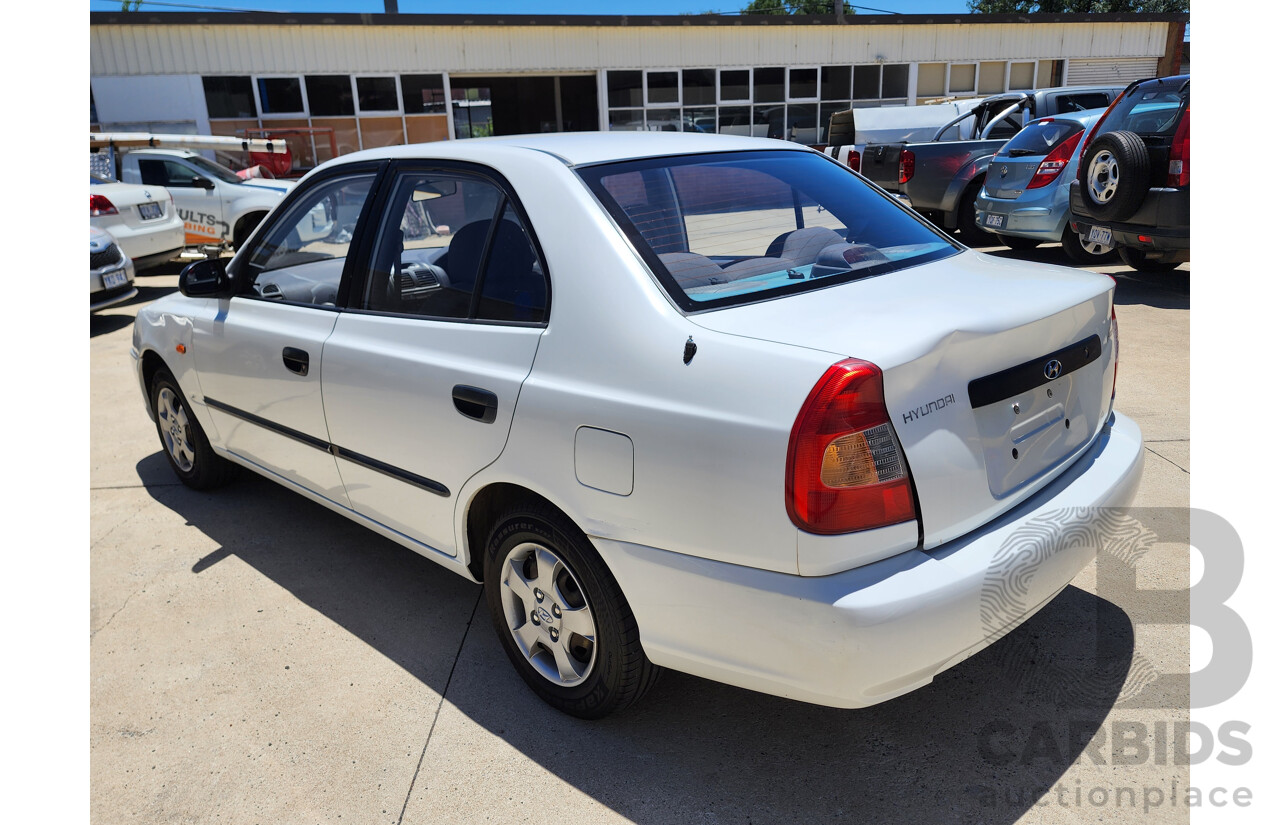 11/2000 Hyundai Accent GL LC 4d Sedan White 1.5L