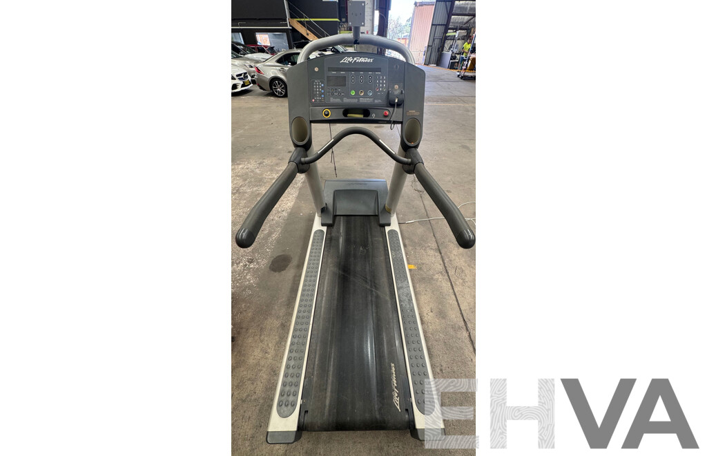 Life Fitness (90T) Treadmill
