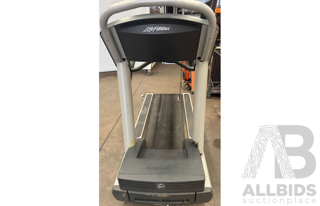 Life Fitness (90T) Treadmill