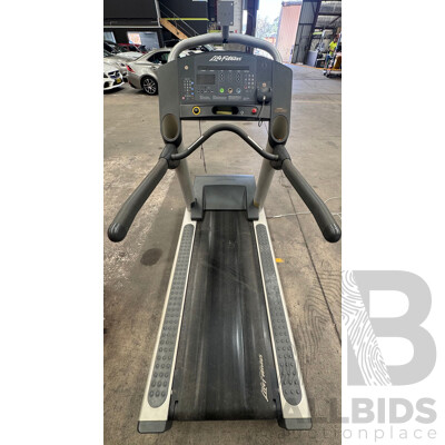 Life Fitness (90T) Treadmill