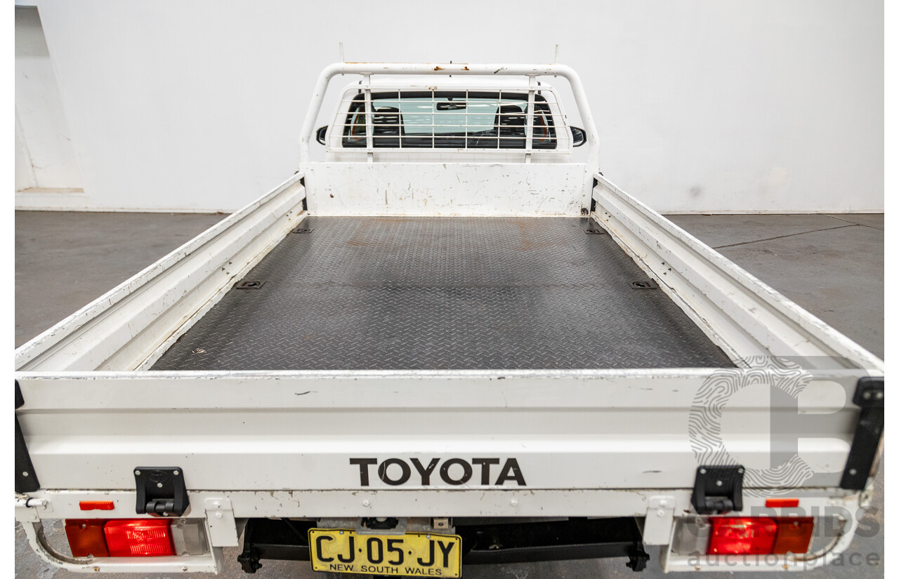 08/2016 Toyota Hilux Workmate (RWD) GUN122R C/Chas White Turbo Diesel 2.4L