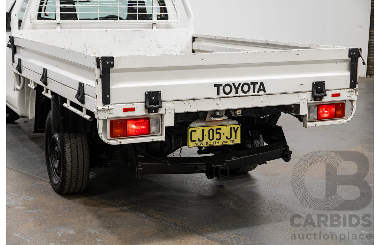 08/2016 Toyota Hilux Workmate (RWD) GUN122R C/Chas White Turbo Diesel 2.4L