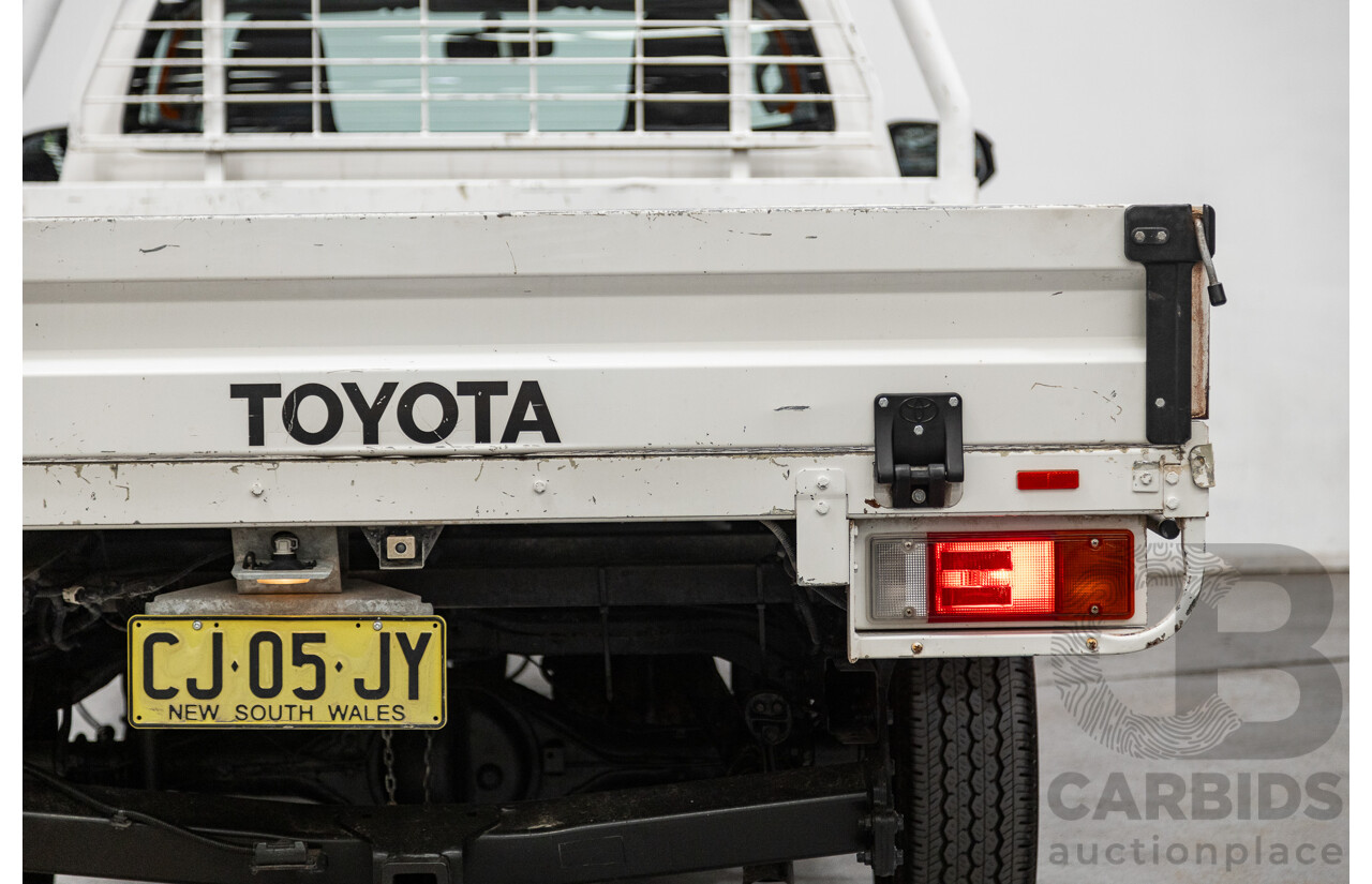 08/2016 Toyota Hilux Workmate (RWD) GUN122R C/Chas White Turbo Diesel 2.4L