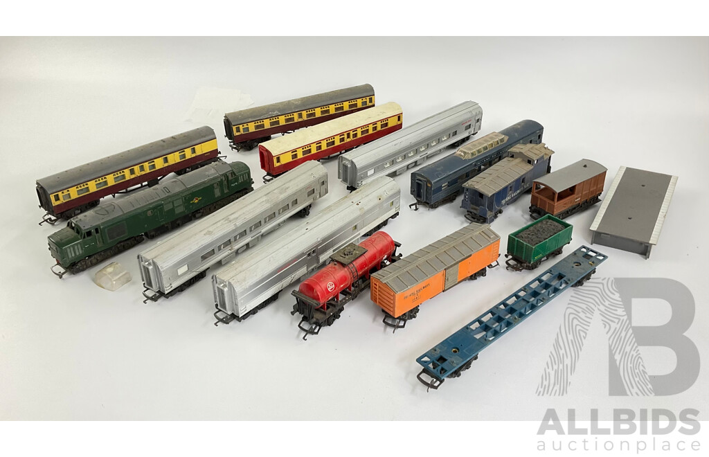 Collection of Tri Ang and Hornby HO Scale Rolling Stock Including Southern Aurora Passenger Carriages, United Kingdom Deltic Locomotive and Passenger Carriages, American Freight and Caboose