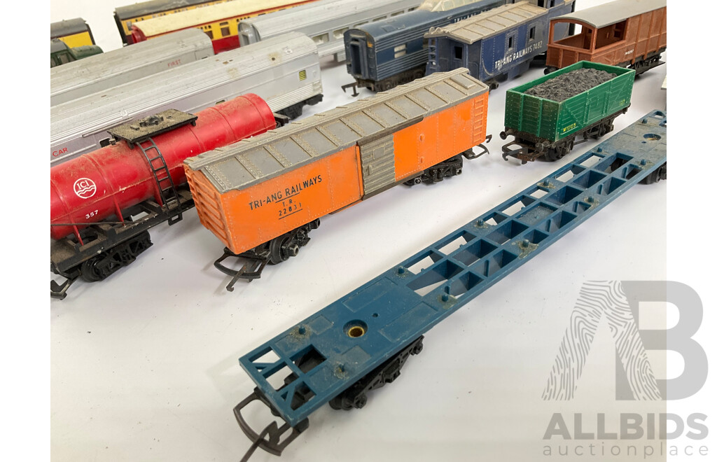 Collection of Tri Ang and Hornby HO Scale Rolling Stock Including Southern Aurora Passenger Carriages, United Kingdom Deltic Locomotive and Passenger Carriages, American Freight and Caboose
