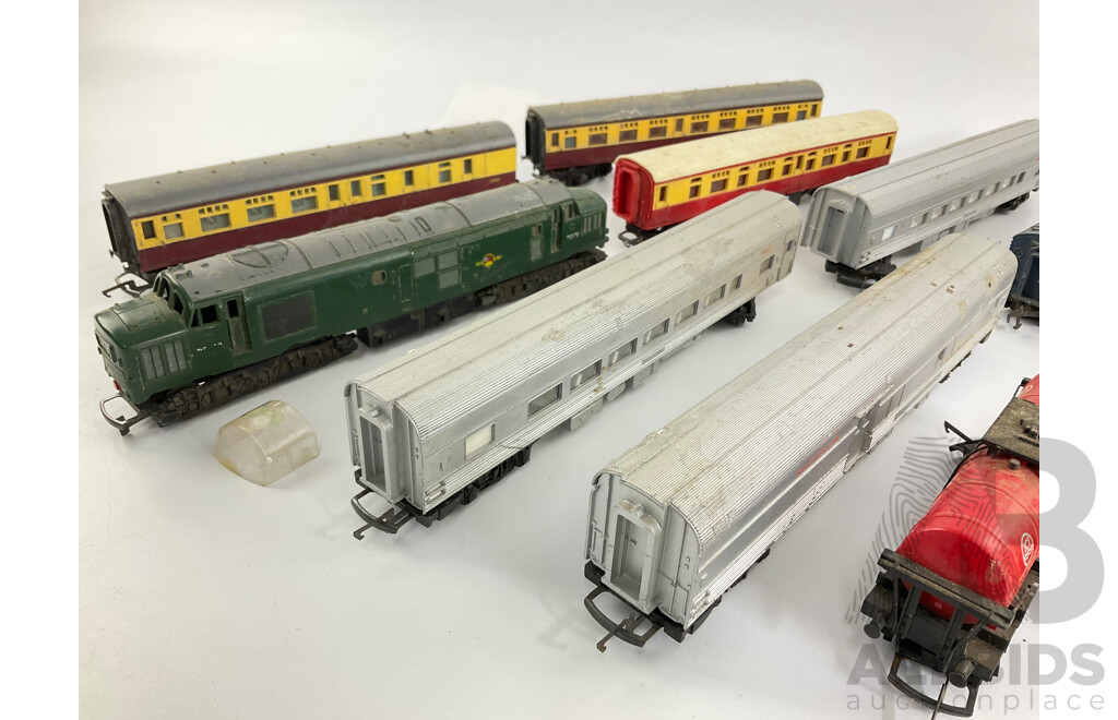 Collection of Tri Ang and Hornby HO Scale Rolling Stock Including Southern Aurora Passenger Carriages, United Kingdom Deltic Locomotive and Passenger Carriages, American Freight and Caboose