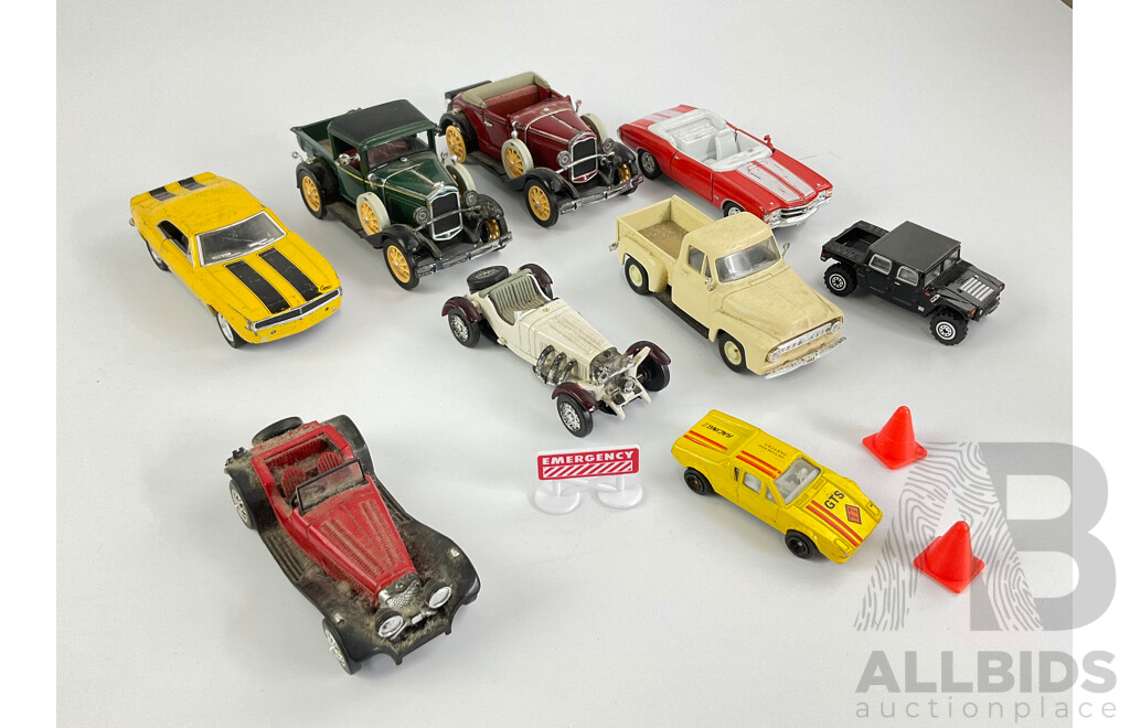 Colection of Diecast Vehicles Including Burago Ferrari 348, 1:18 Scale, YamahaYZR-M1 and YZR 250, 1953 Ford Pick Up and More