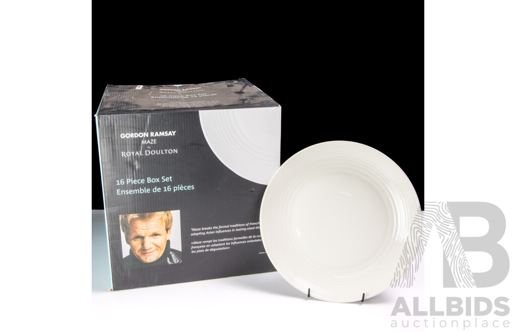 Royal Doulton Porcelain 16 Piece Box Set in Maze Pattern by Gordon Ramsey in Original Box
