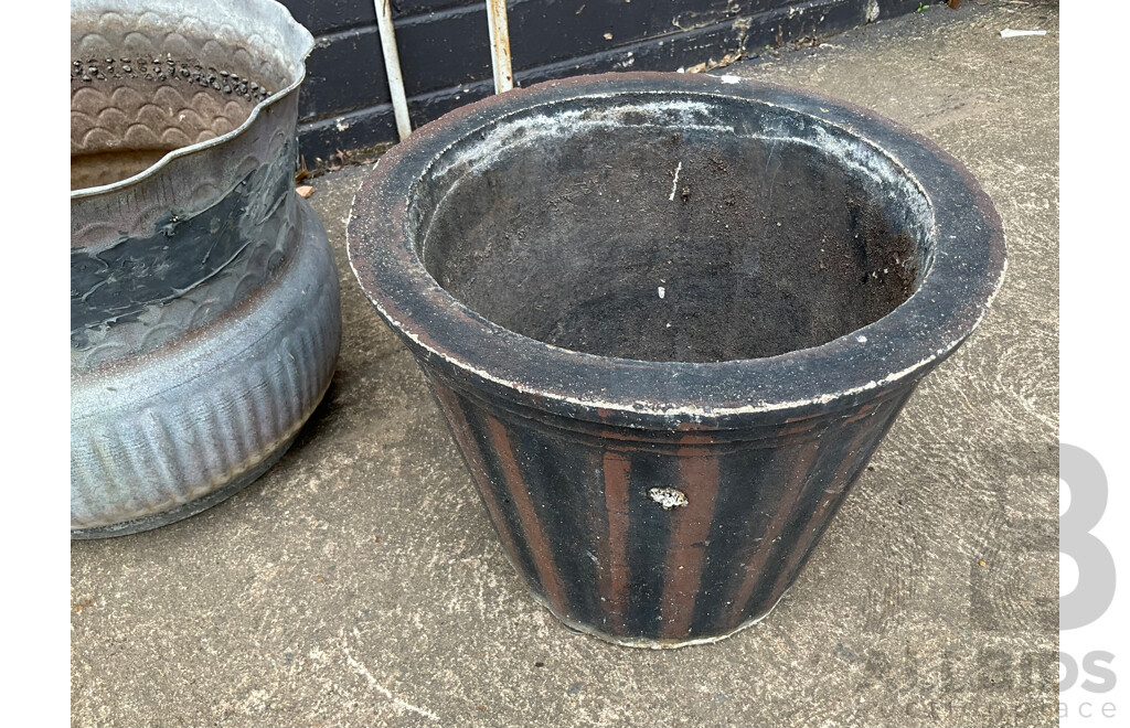 Vintage Canberra Street Lamp Top Bird Feeder with Metal, Concrete Pots and Wire Door Mat