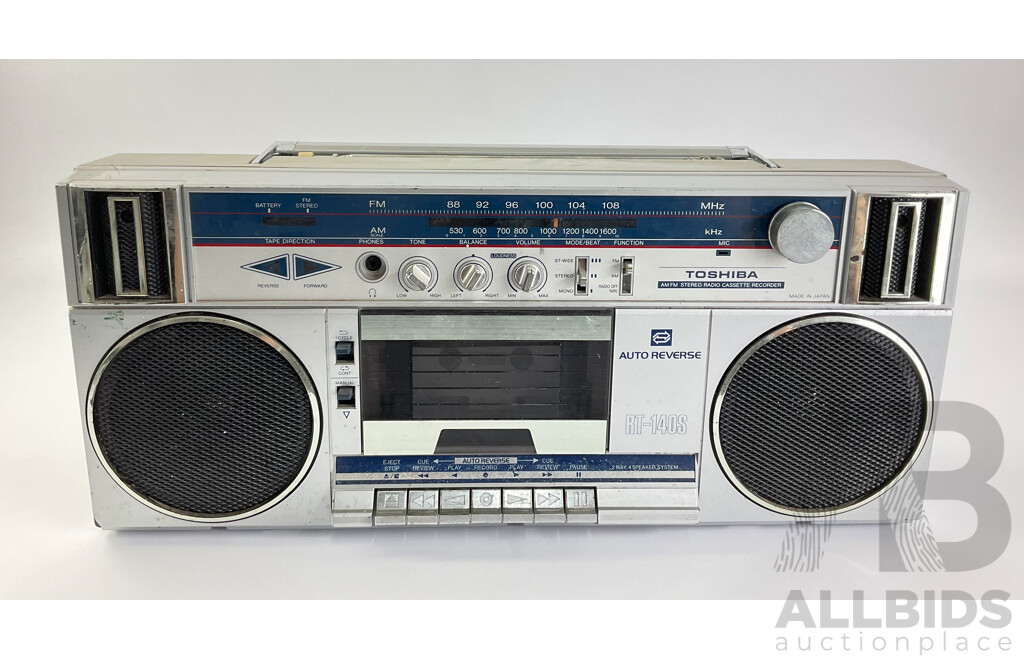 Retro Toshiba RT-140S Portable Boombox, AM/FM, Tape Deck Auto Reverse