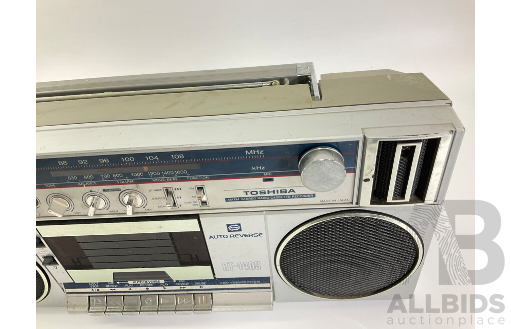 Retro Toshiba RT-140S Portable Boombox, AM/FM, Tape Deck Auto Reverse