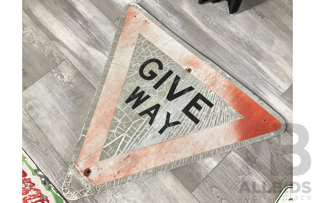 Collection of Vintage Steel Signs Including Heathcote Rams Registration, S.W.L, Giveway, Two Hour Parking and Wire Pig Hanger