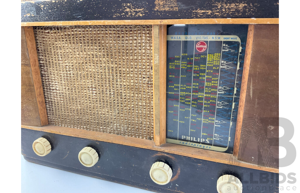 Vintage Phillips Shortwave/AM Valve Radio with Walnut Veneer and Antique Art Deco Amplion Mantle Cone Speaker