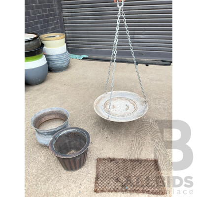 Vintage Canberra Street Lamp Top Bird Feeder with Metal, Concrete Pots and Wire Door Mat