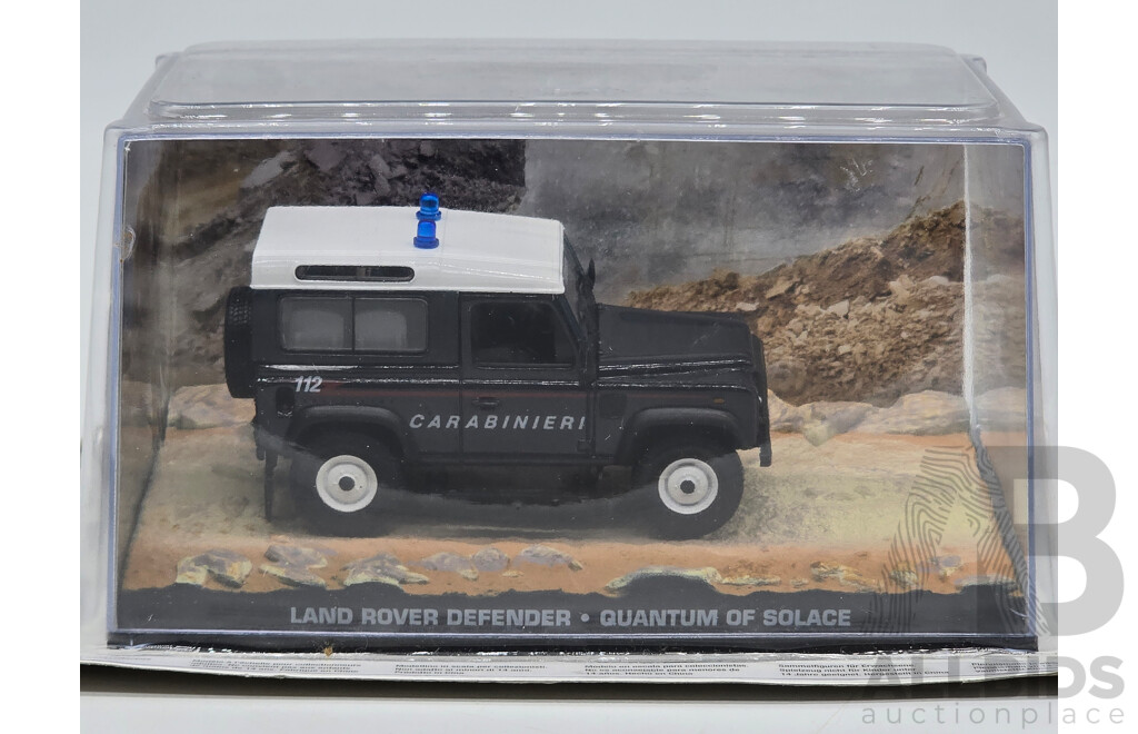 GE Fabbri Ltd 2007 Land Rover Defender 90 Carabinieri - James Bond 007 Quantam of Solace 1:43 Scale Model Car - Sealed in Blister