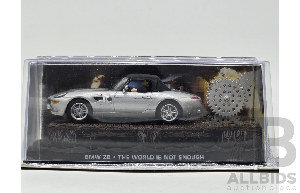 GE Fabbri Ltd 1999 BMW Pre-Production Z8 Roadster E52 Silver - James Bond 007 the World is Not Enough 1:43 Scale Model Car - Sealed in Blister