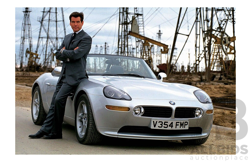 GE Fabbri Ltd 1999 BMW Pre-Production Z8 Roadster E52 Silver - James Bond 007 the World is Not Enough 1:43 Scale Model Car - Sealed in Blister