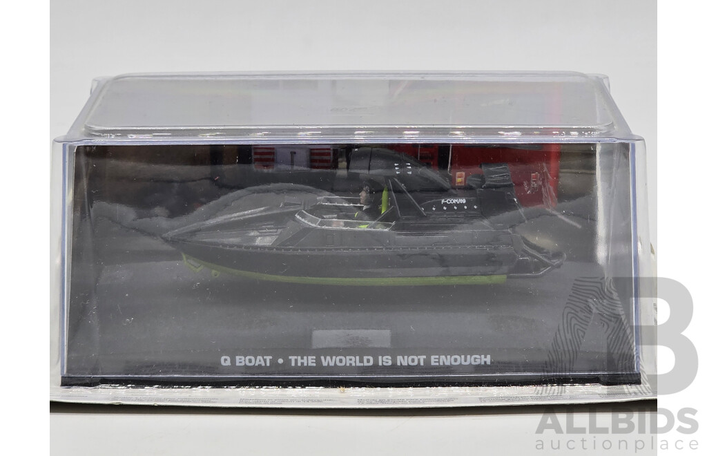 GE Fabbri Ltd 1999 Q Jetboat Black - James Bond 007 the World is Not Enough 1:43 Scale Model Car - Sealed in Blister