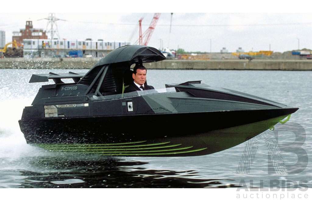 GE Fabbri Ltd 1999 Q Jetboat Black - James Bond 007 the World is Not Enough 1:43 Scale Model Car - Sealed in Blister