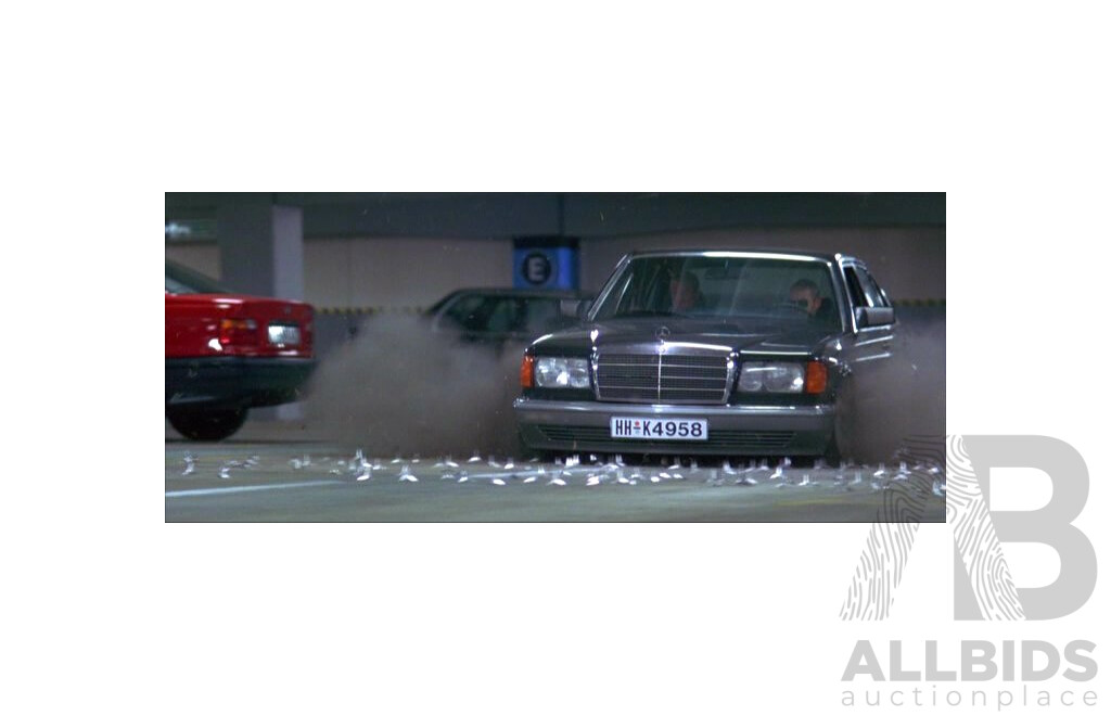 GE Fabbri Ltd 1986 Mercedes Benz S-Class W126 Grey - James Bond 007 Tomorrow Never Dies 1:43 Scale Model Car - Sealed in Blister