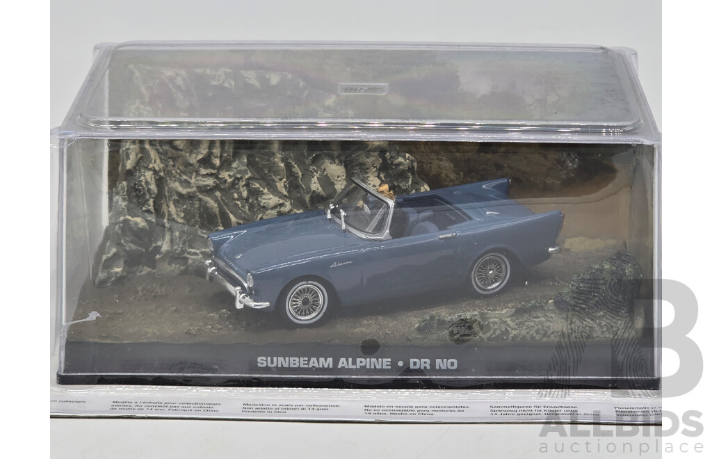 GE Fabbri Ltd 1961 Sunbeam Apline Roadster Blue (First Bond Car) - James Bond 007 Dr No 1:43 Scale Model Car - Sealed in Blister