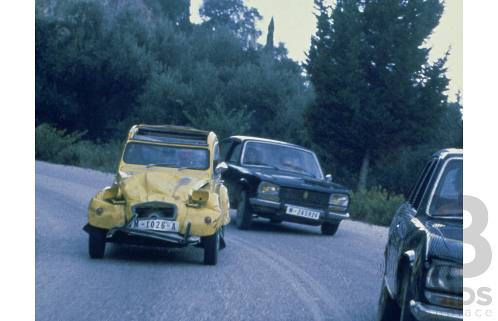 GE Fabbri Ltd Citroen 2CV Yellow James Bond 007 for Your Eyes Only 1:43 Scale Model Car - Sealed in Blister