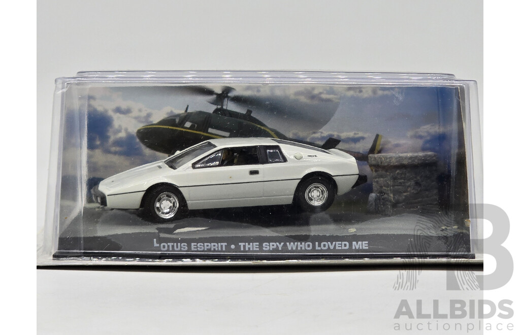 GE Fabbri Ltd 1976 Lotus Esprit S1 White (Pre-Submarine) - James Bond 007 The Spy Who Loved Me 1:43 Scale Model Car - Sealed in Blister