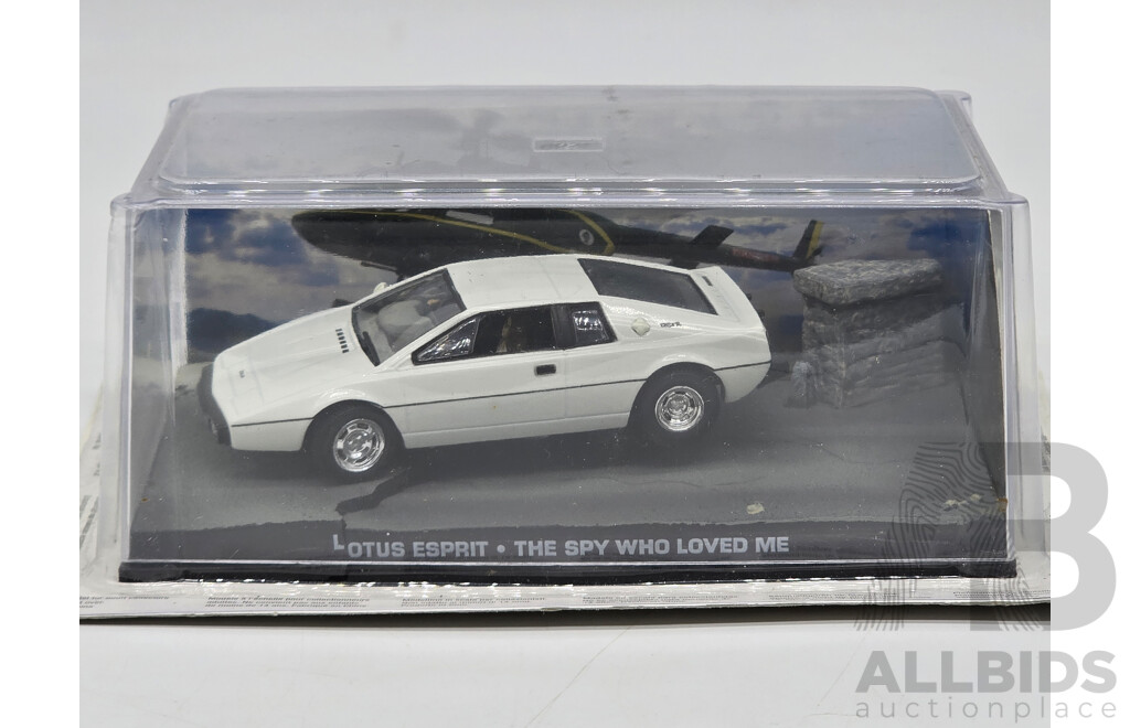 GE Fabbri Ltd 1976 Lotus Esprit S1 White (Pre-Submarine) - James Bond 007 The Spy Who Loved Me 1:43 Scale Model Car - Sealed in Blister
