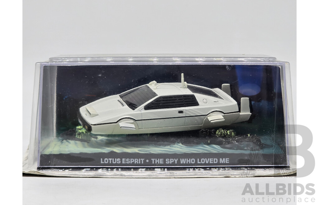 GE Fabbri Ltd 1976 Lotus Esprit S1 White Submarine Wet Nellie - James Bond 007 the Spy Who Loved Me 1:43 Scale Model Car - Sealed in Blister