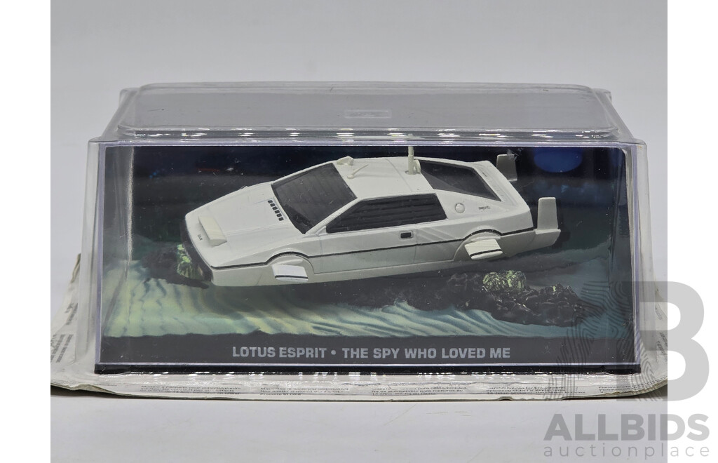 GE Fabbri Ltd 1976 Lotus Esprit S1 White Submarine Wet Nellie - James Bond 007 the Spy Who Loved Me 1:43 Scale Model Car - Sealed in Blister