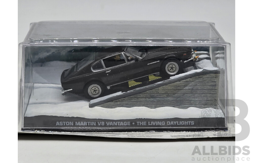 GE Fabbri Ltd Aston Martin V8 Vantage V540 Grey - James Bond 007 The Living Daylights 1:43 Scale Model Car - Sealed in Blister