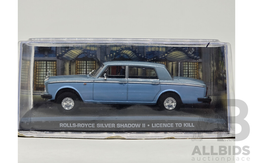 GE Fabbri Ltd 1978 Rolls Royce Silver Shadow II Blue - James Bond 007 Licence to Kill 1:43 Scale Model Car - Sealed in Blister