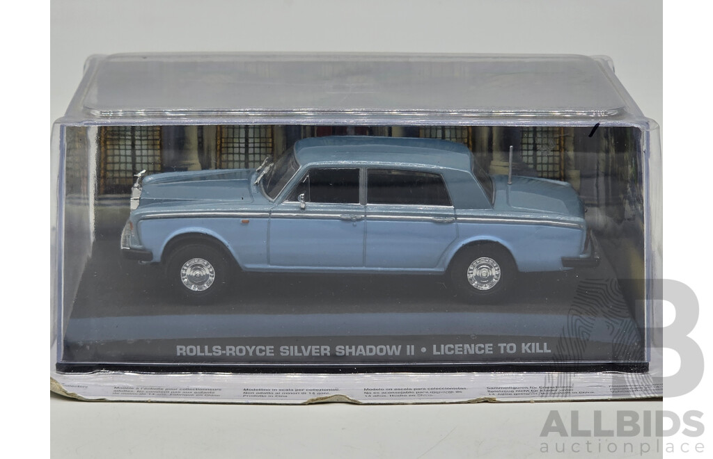 GE Fabbri Ltd 1978 Rolls Royce Silver Shadow II Blue - James Bond 007 Licence to Kill 1:43 Scale Model Car - Sealed in Blister