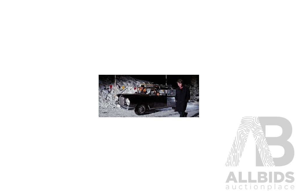 GE Fabbri Ltd 1963 Mercedes Benz 220S W111 Black - James Bond 007 on Her Majesty's Secret Service 1:43 Scale Model Car - Sealed in Blister