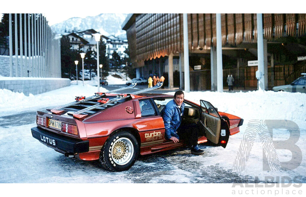 GE Fabbri Ltd 1980 Lotus Esprit Turbo Type 82 Red - James Bond 007 for Your Eyes Only 1:43 Scale Model Car - Sealed in Blister