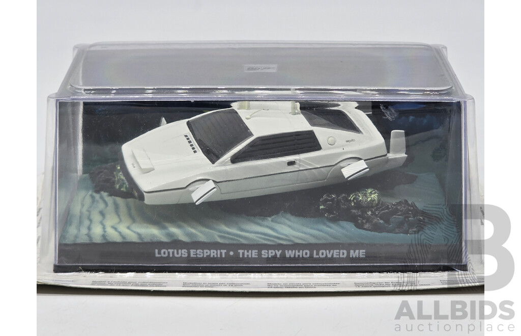 GE Fabbri Ltd 1976 Lotus Esprit S1 White Submarine Wet Nellie - James Bond 007 the Spy Who Loved Me 1:43 Scale Model Car - Sealed in Blister