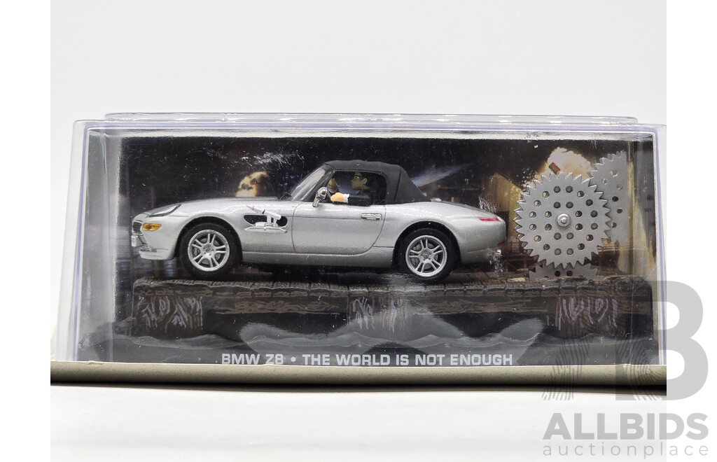 GE Fabbri Ltd 1999 BMW Pre-Production Z8 Roadster E52 Silver - James Bond 007 the World is Not Enough 1:43 Scale Model Car - Sealed in Blister
