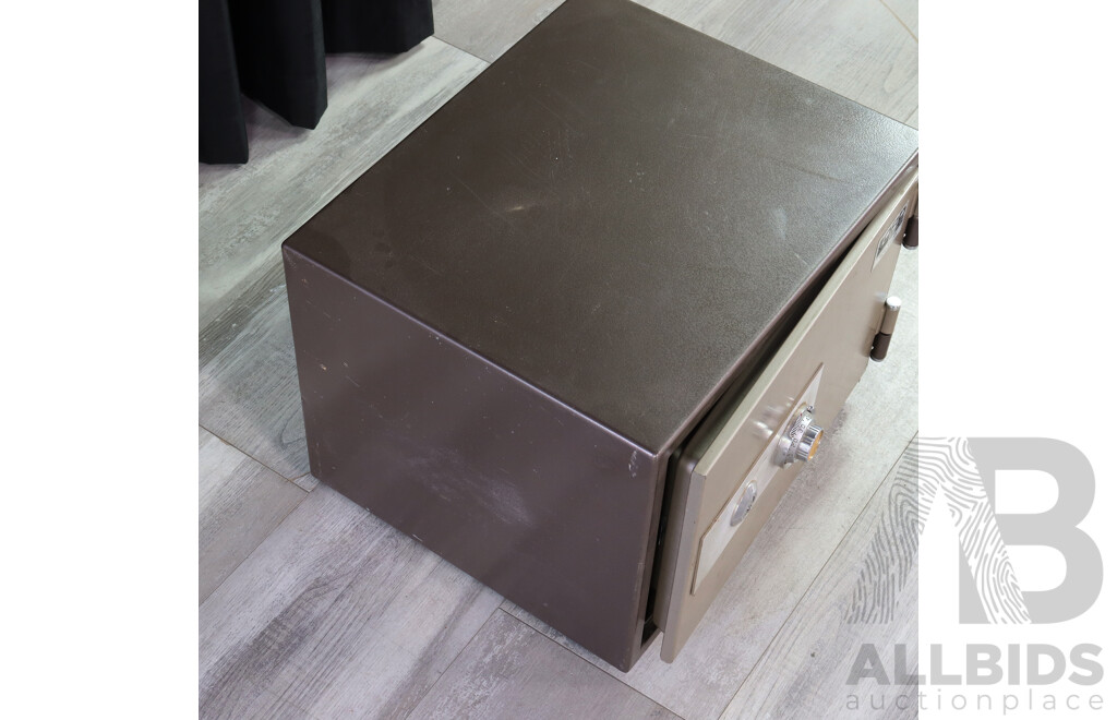 Small Lord Safe Co Combination Bench Safe