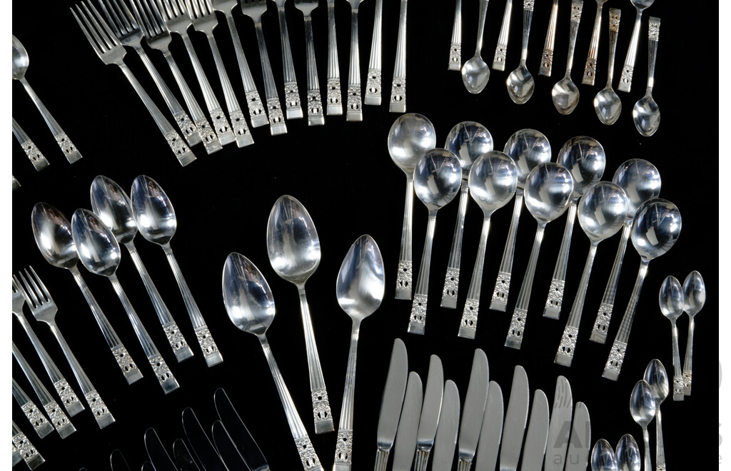 Oneida Silver Plate 77 Piece Partial Flatware Set Along with Set Six Rodd Silver Plate Teaspoons