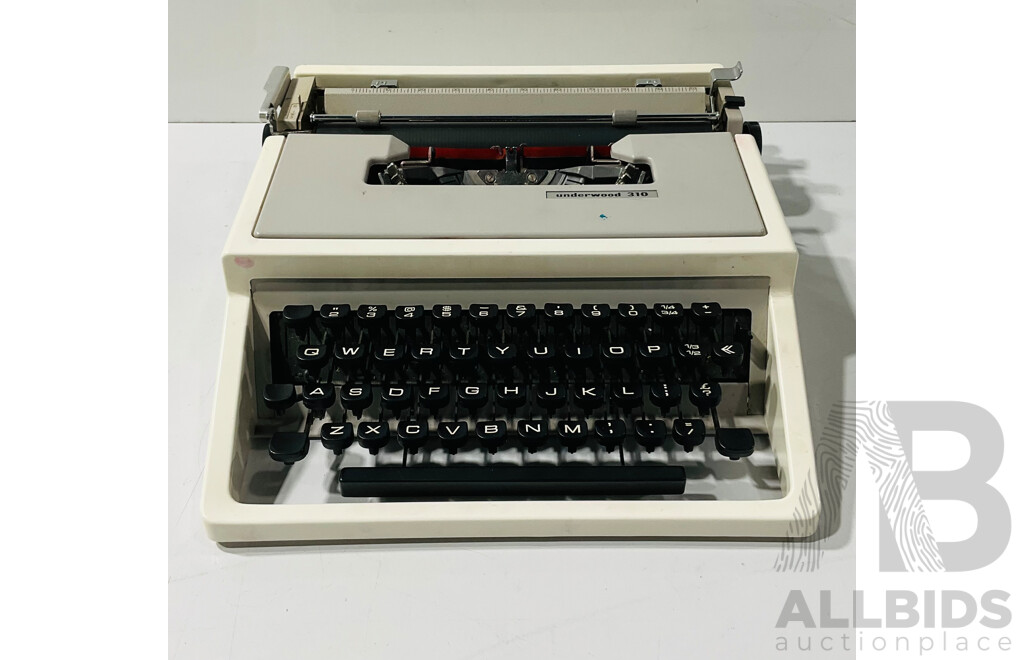 Retro Underwood 310 Typewriter with Vinyl Case