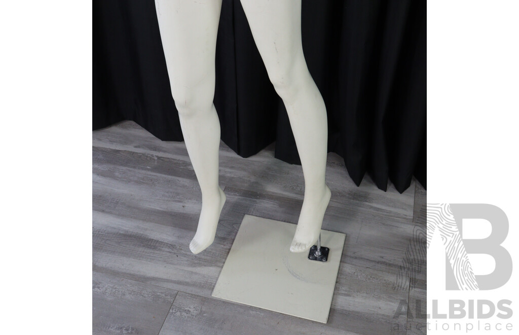 Plastic Display Cloth Mannequin on Metal Stand