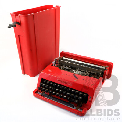 Retro Olivetti Valentine S Portable Cherry Red Typewriter with Original Case, Designed by Ettore Sottsass and Perry King, Circa 1960s