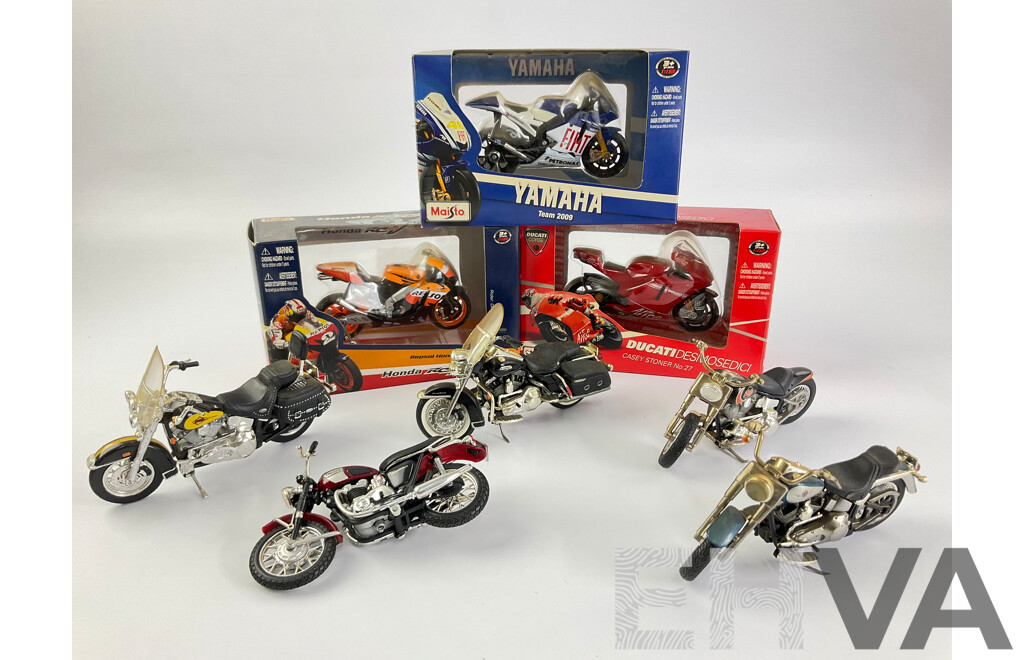 Boxed Maisto 2009 Yamaha, Casey Stoner Ducati, 2008 Honda RCV with Harley Davidsons and Triumph