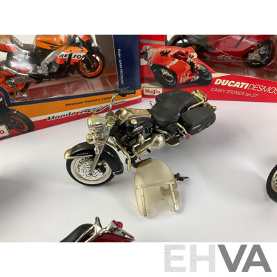 Boxed Maisto 2009 Yamaha, Casey Stoner Ducati, 2008 Honda RCV with Harley Davidsons and Triumph